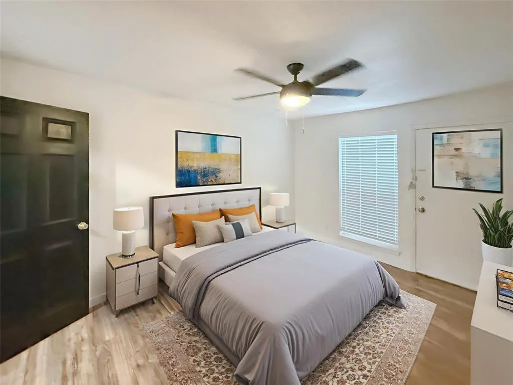 4811 Live Oak Street, #202