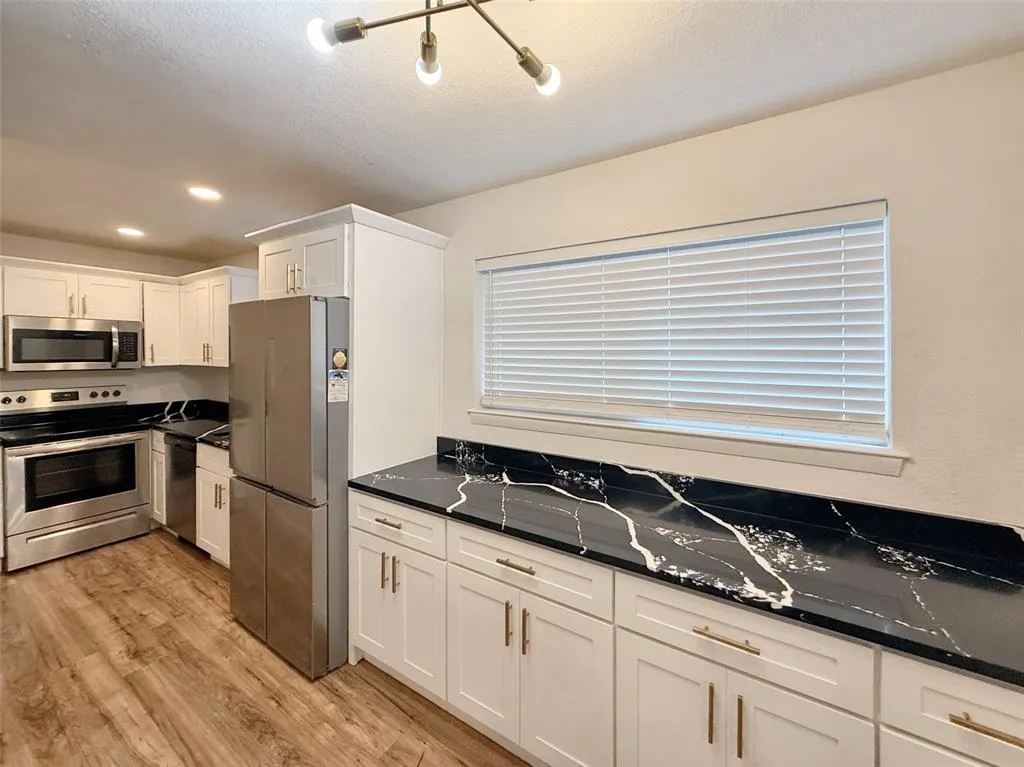 4811 Live Oak Street, #202