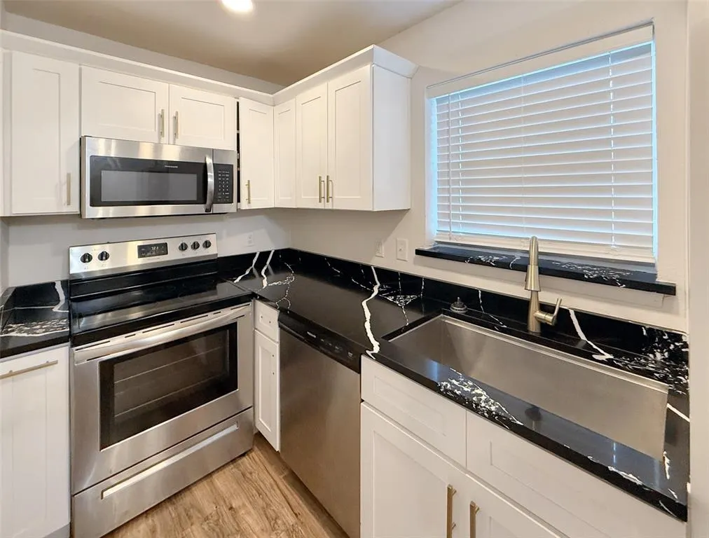 4811 Live Oak Street, #202