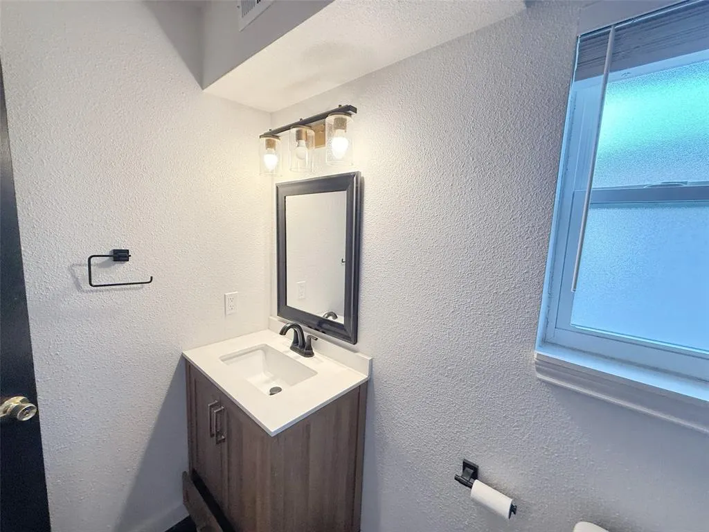 4811 Live Oak Street, #202