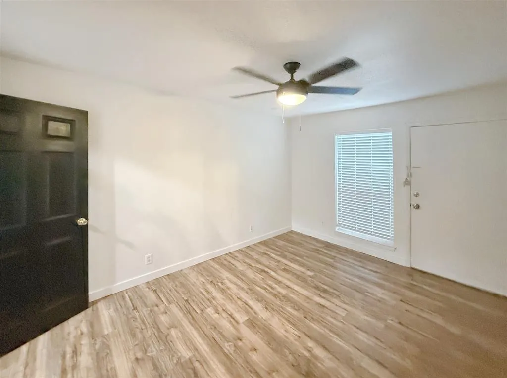 4811 Live Oak Street, #202