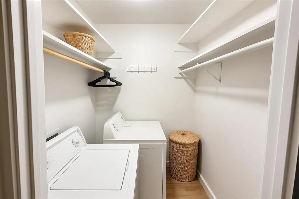 4811 Live Oak Street, #202