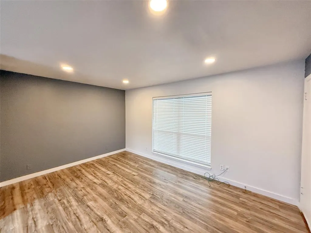 4811 Live Oak Street, #202