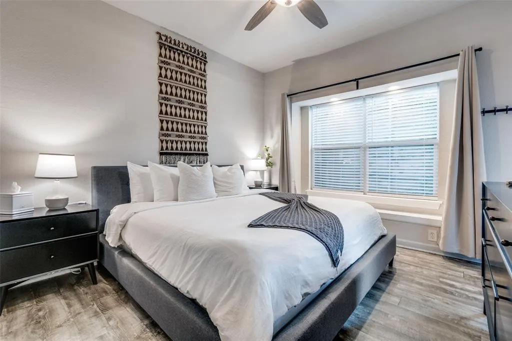 5963 Ross Avenue, #103