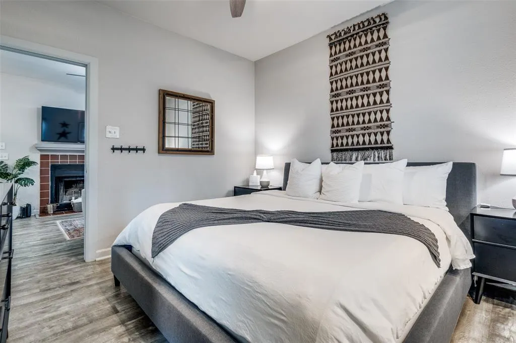 5963 Ross Avenue, #103