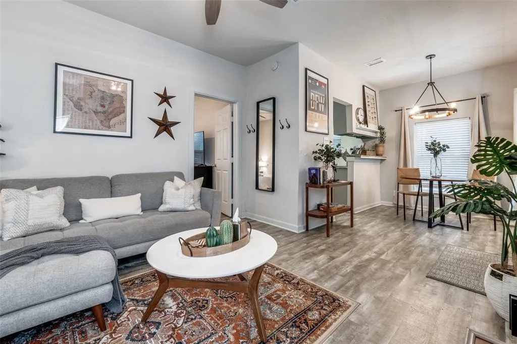 5963 Ross Avenue, #103