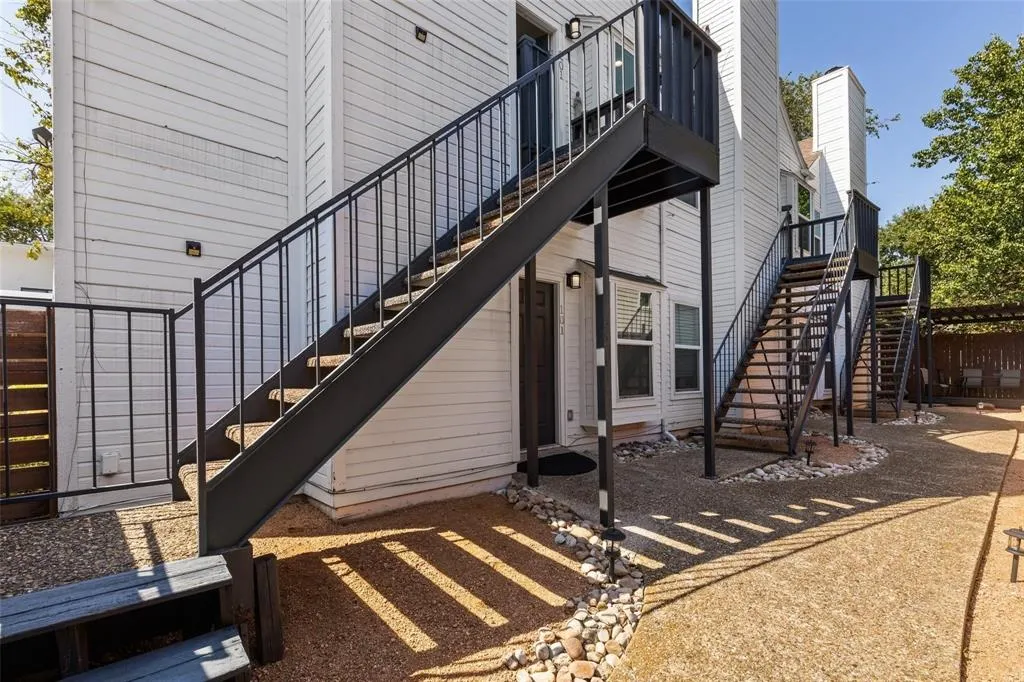 5963 Ross Avenue, #103