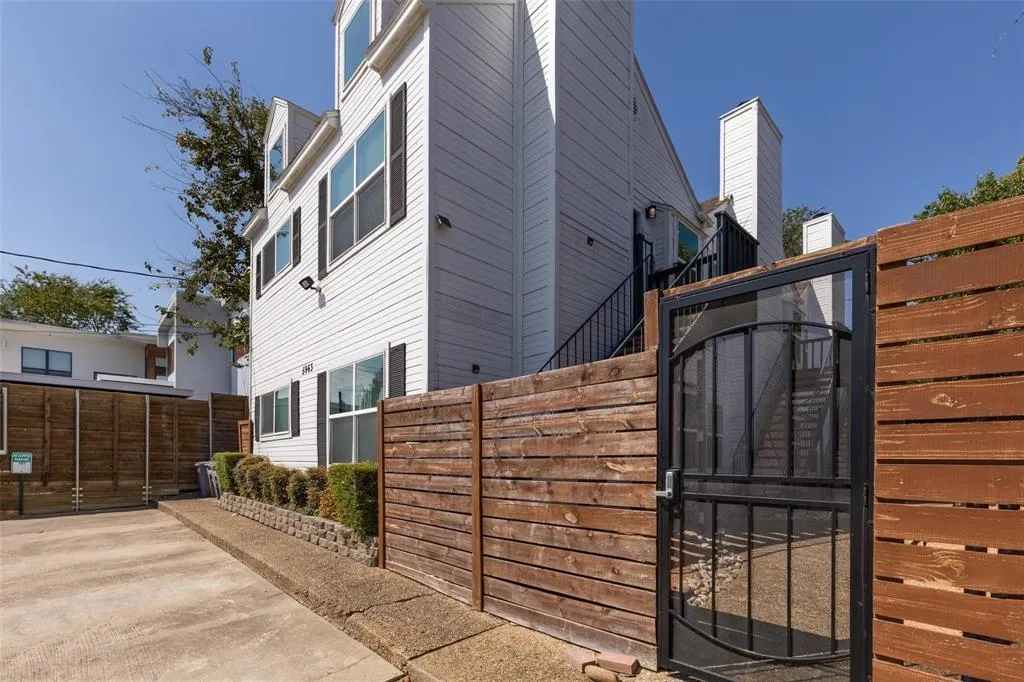 5963 Ross Avenue, #103