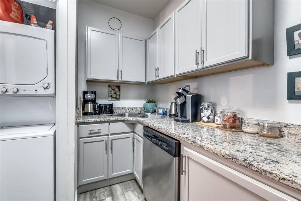 5963 Ross Avenue, #103