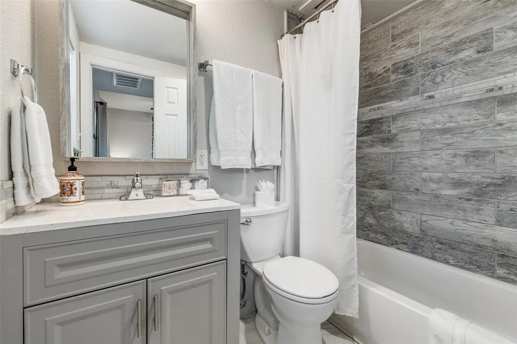 5963 Ross Avenue, #103
