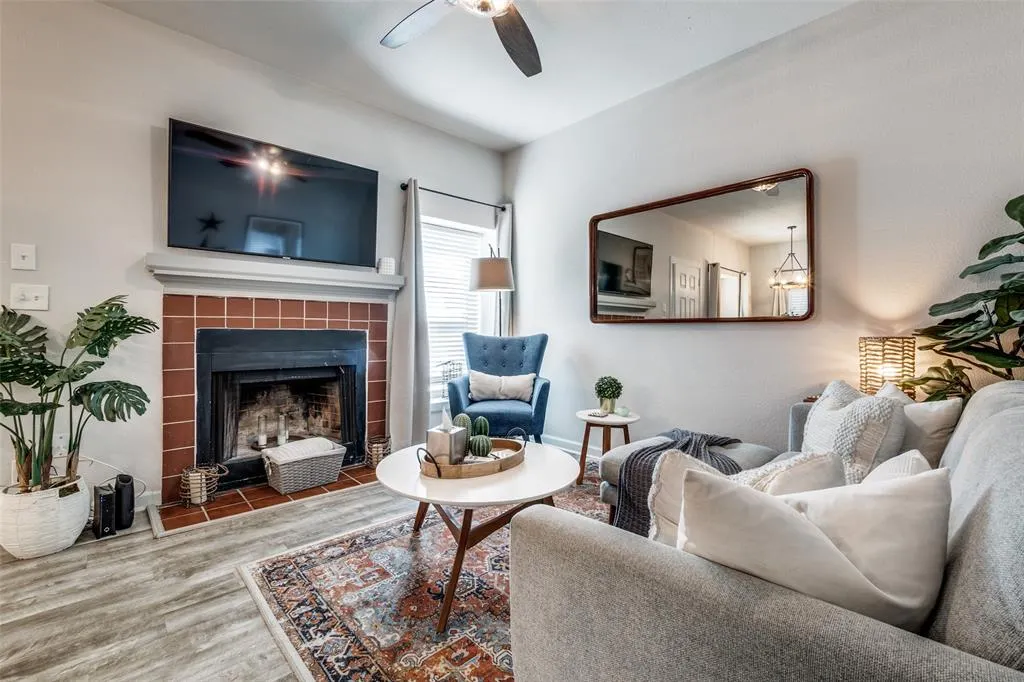 5963 Ross Avenue, #103