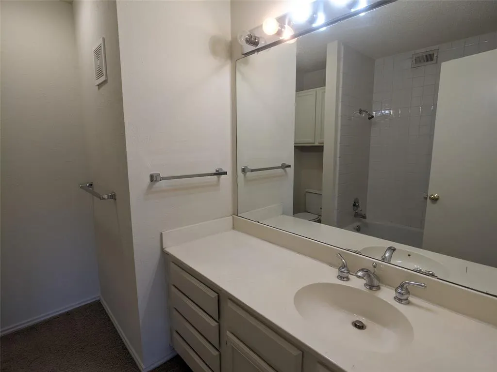 15151 Berry Trail, #908