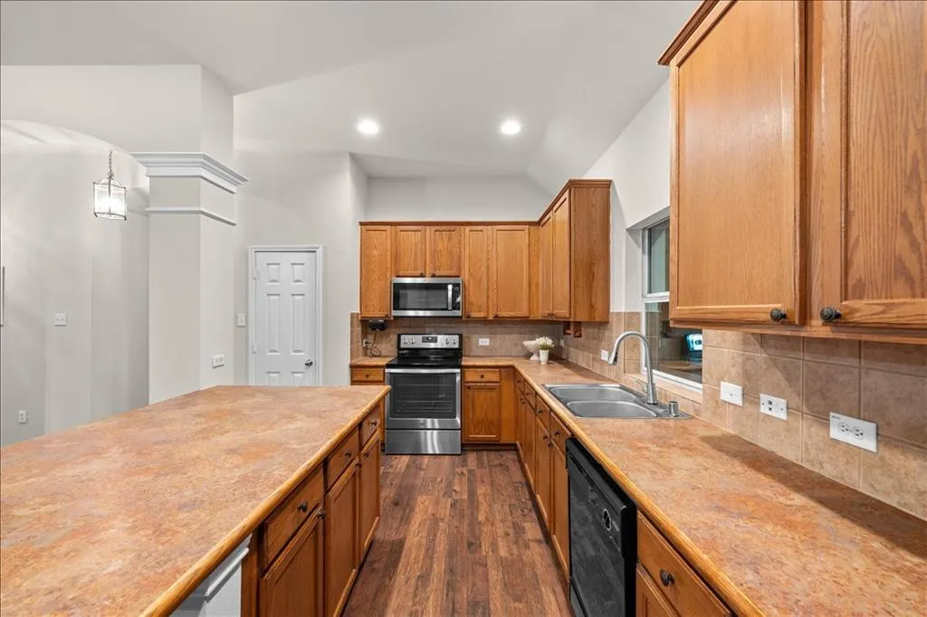 3404 Hickory Bend Trail