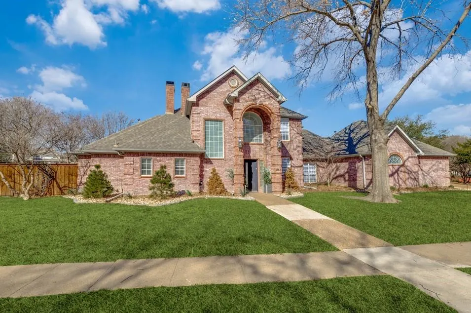 944 Hills Creek Drive