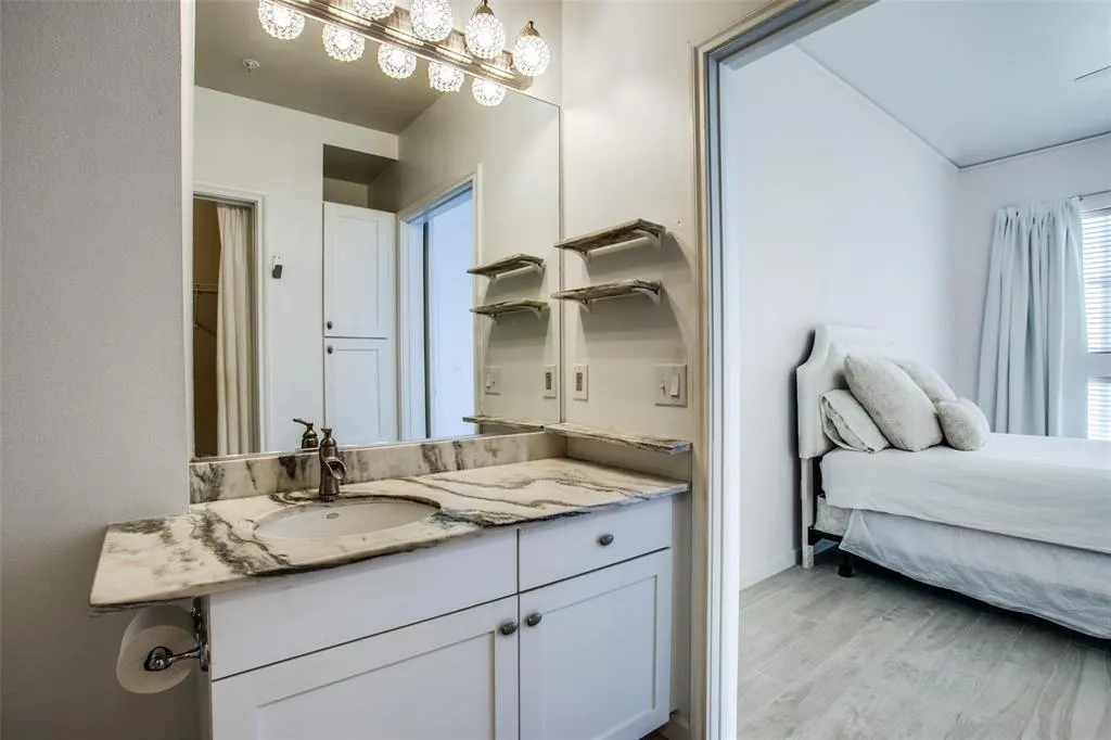 3225 Turtle Creek Boulevard, #1148