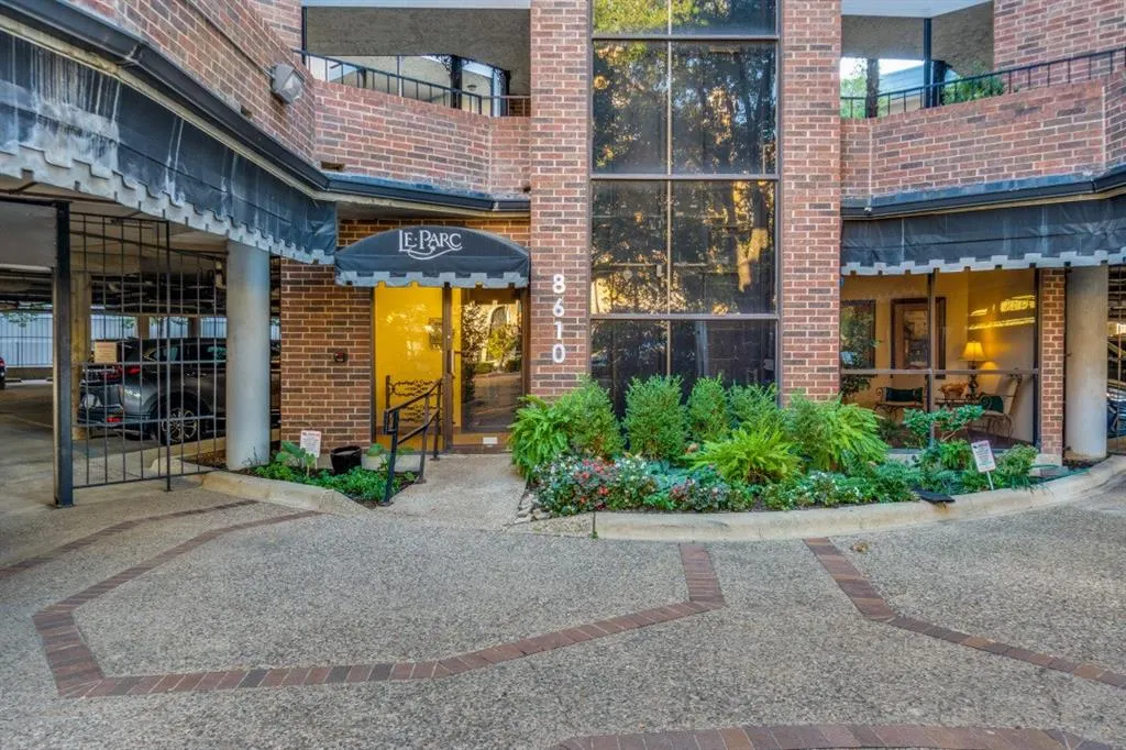8610 Turtle Creek Boulevard, #104