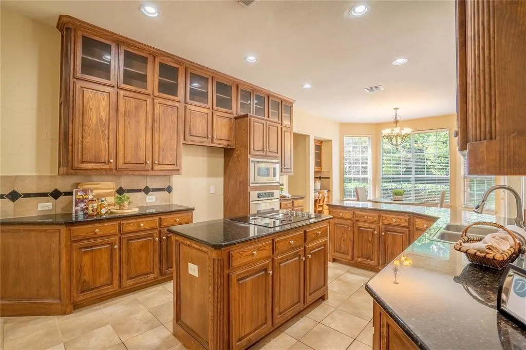 7900 Linksview Drive