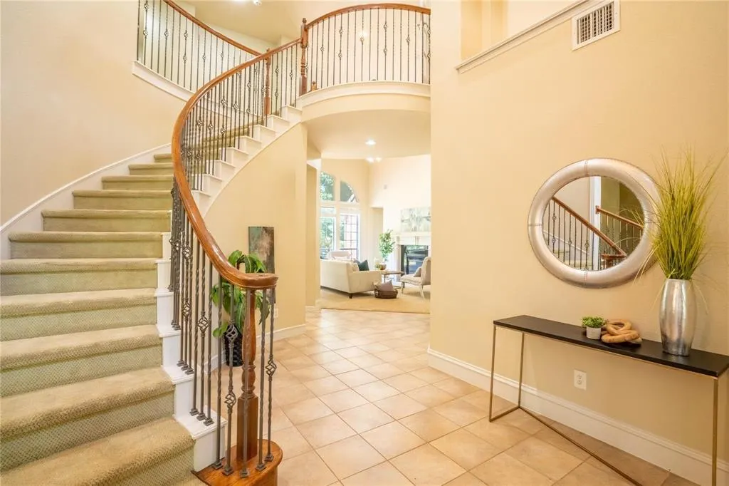 7900 Linksview Drive