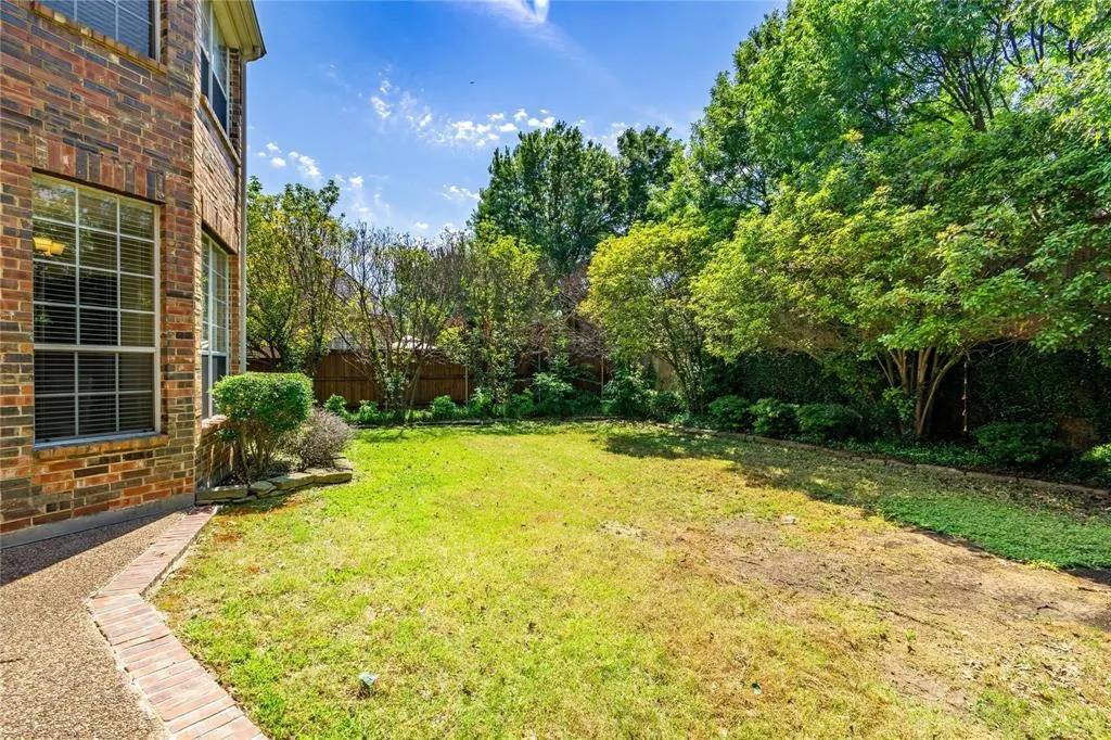 7900 Linksview Drive