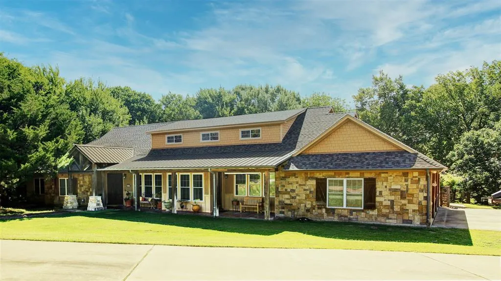 3227 Berry Hollow