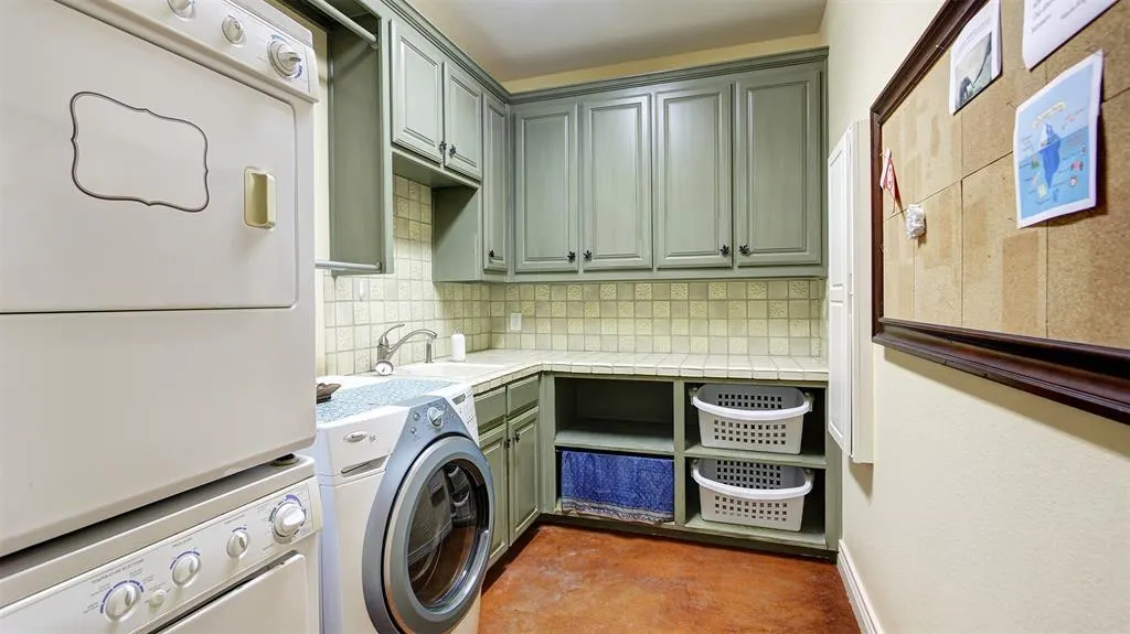 3227 Berry Hollow