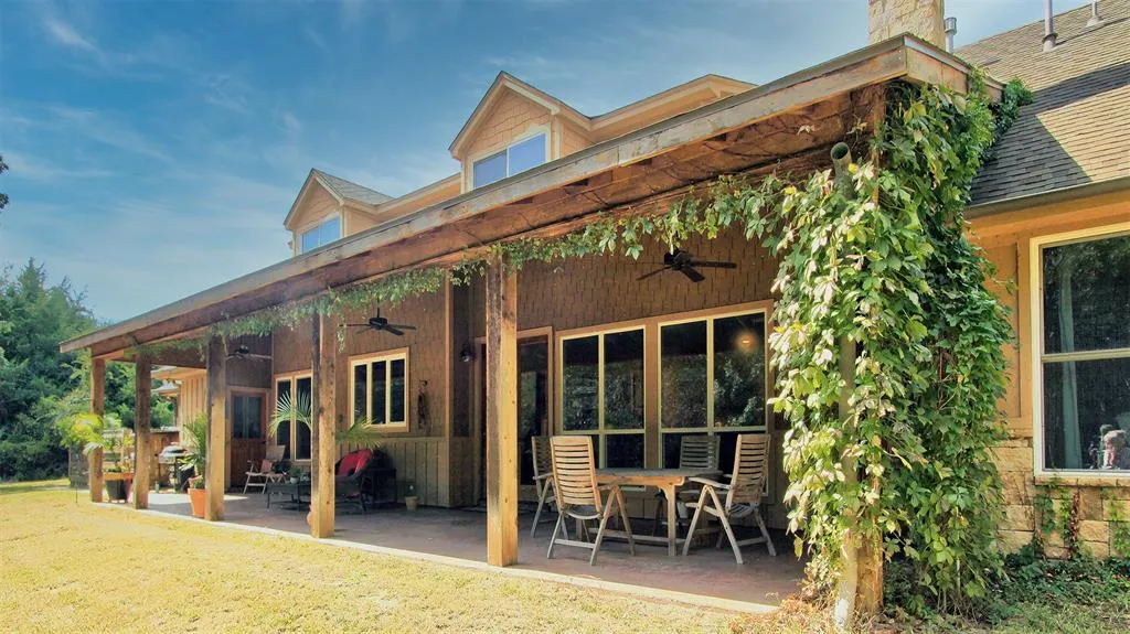 3227 Berry Hollow