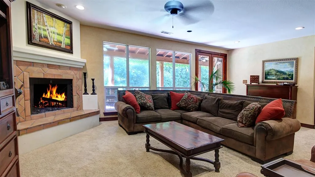 3227 Berry Hollow