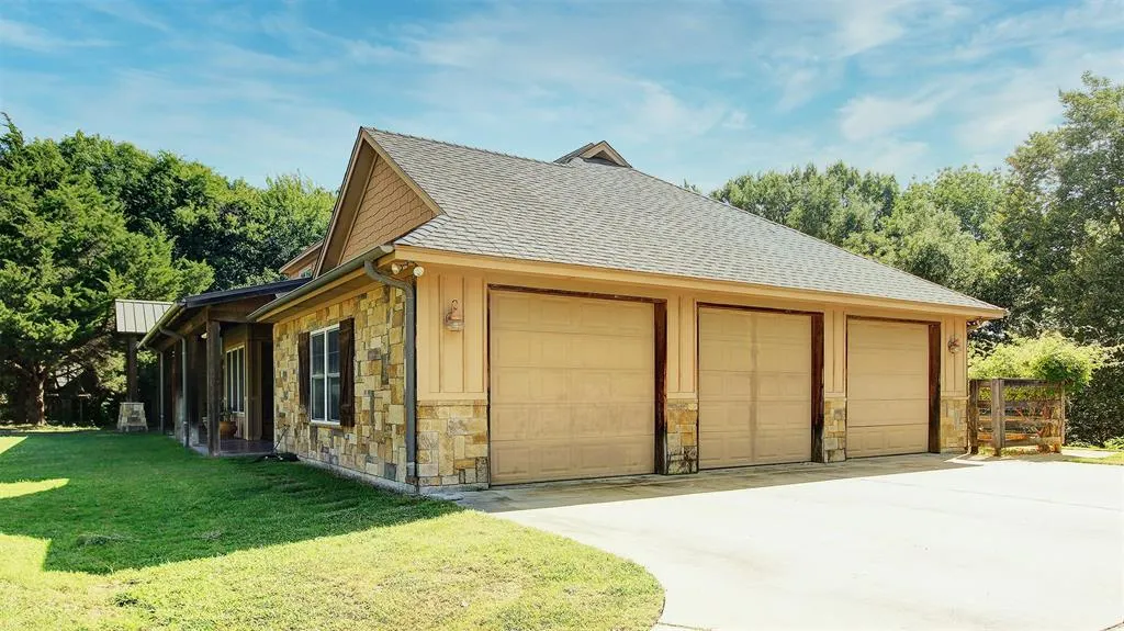 3227 Berry Hollow