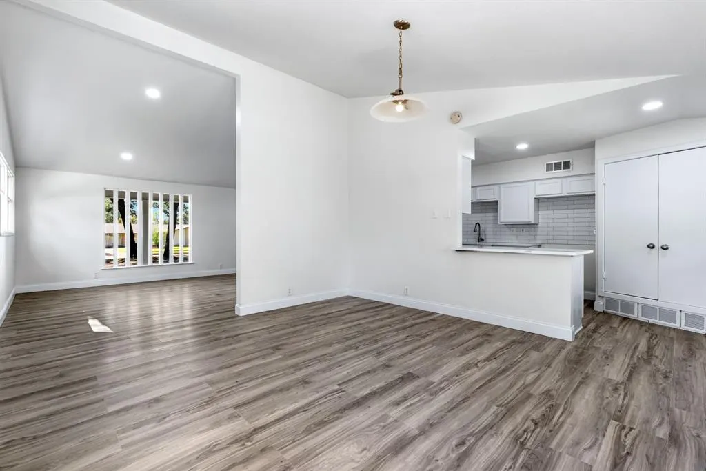 912 Warfield Way