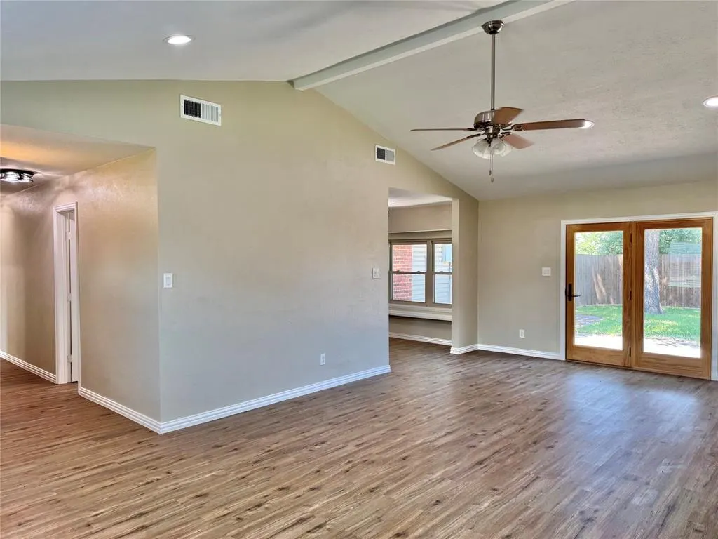 523 Red Oak Street