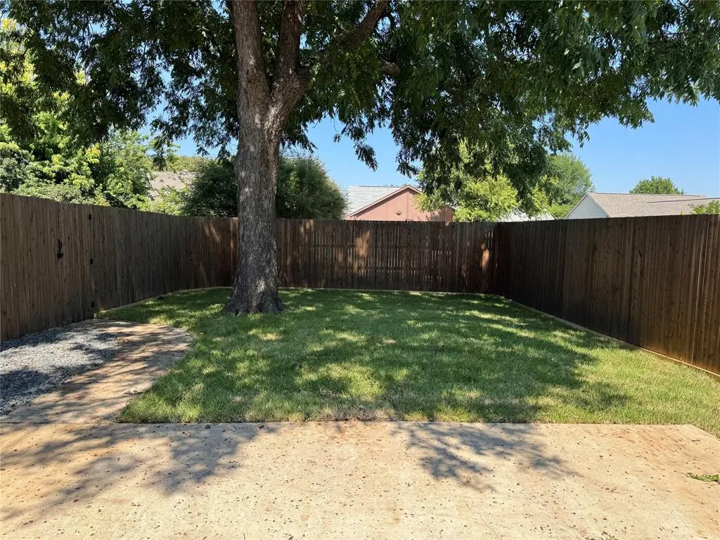 523 Red Oak Street