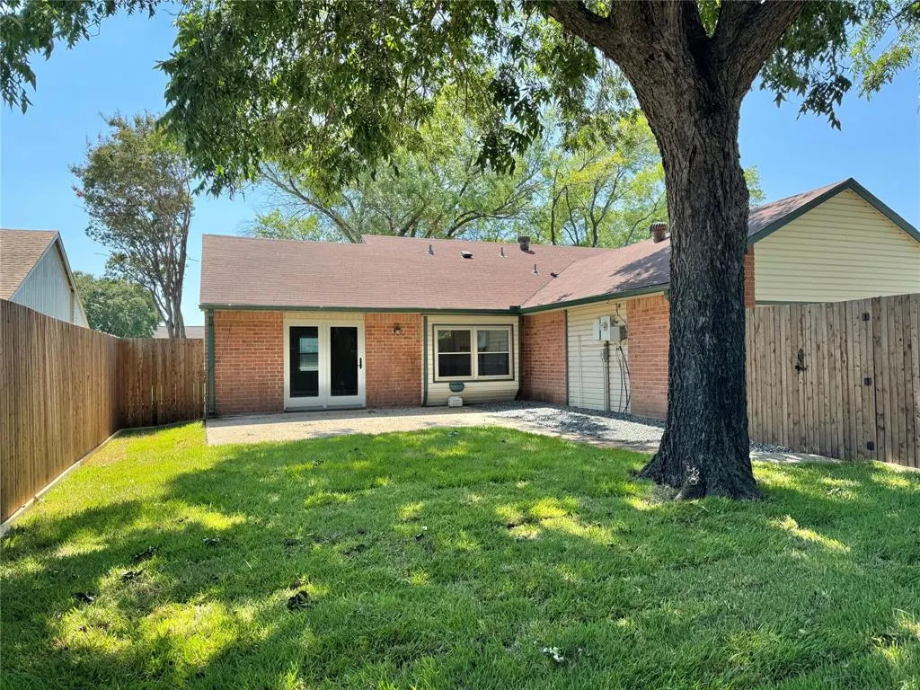 523 Red Oak Street