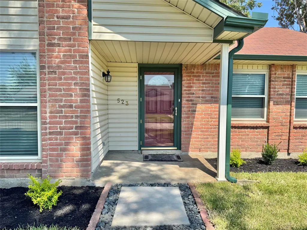 523 Red Oak Street