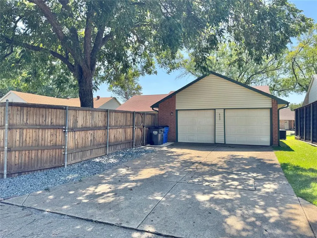 523 Red Oak Street