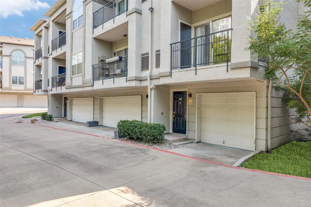 2201 Wolf Street, #6104