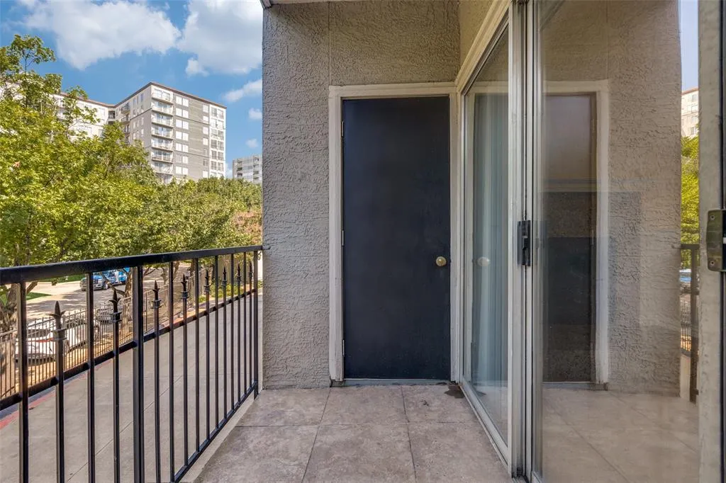 2201 Wolf Street, #6104