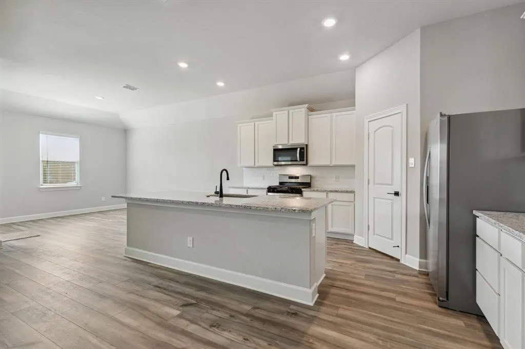 609 Harbor Oaks Drive