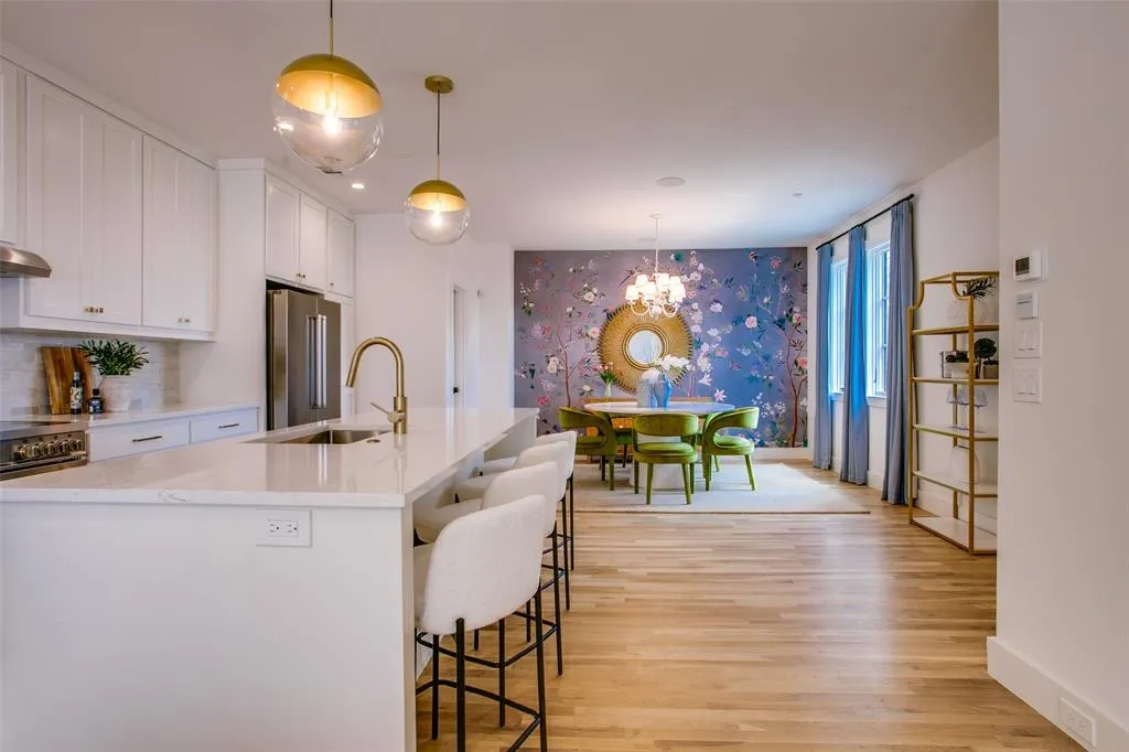 7207 Gaston Avenue, #2006