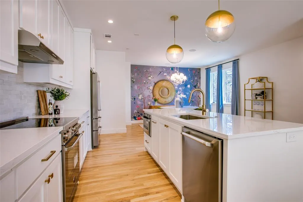 7207 Gaston Avenue, #2006