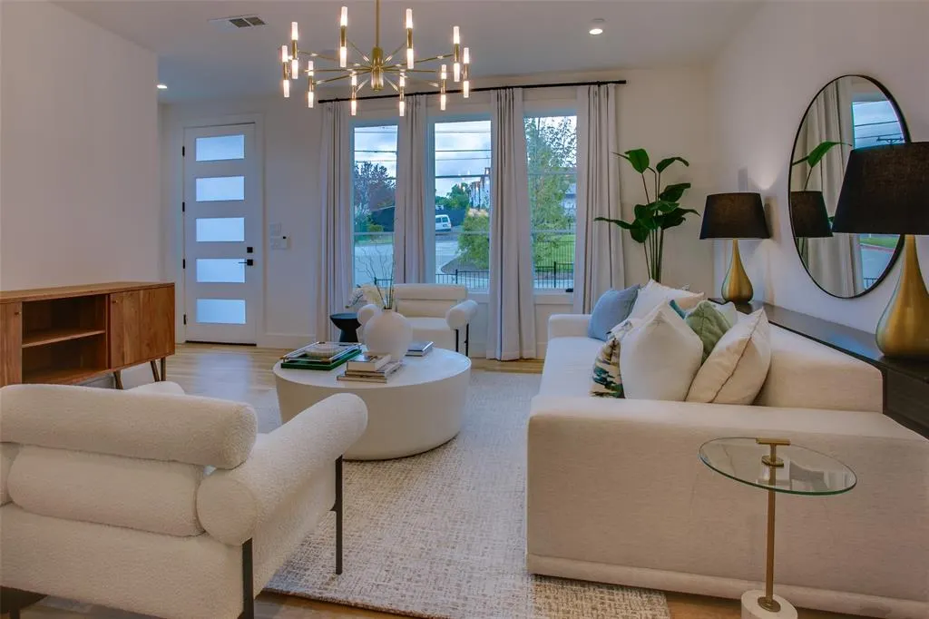 7207 Gaston Avenue, #2006