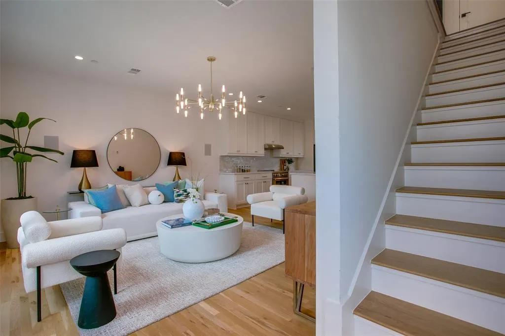 7207 Gaston Avenue, #2006