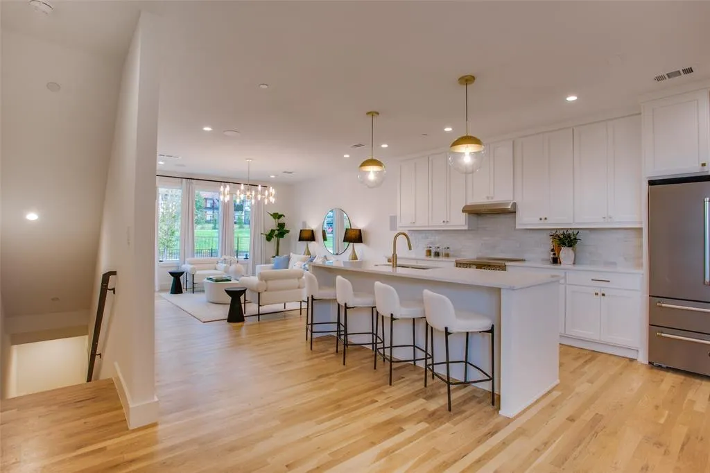 7207 Gaston Avenue, #1005