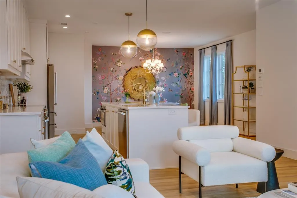 7207 Gaston Avenue, #1005