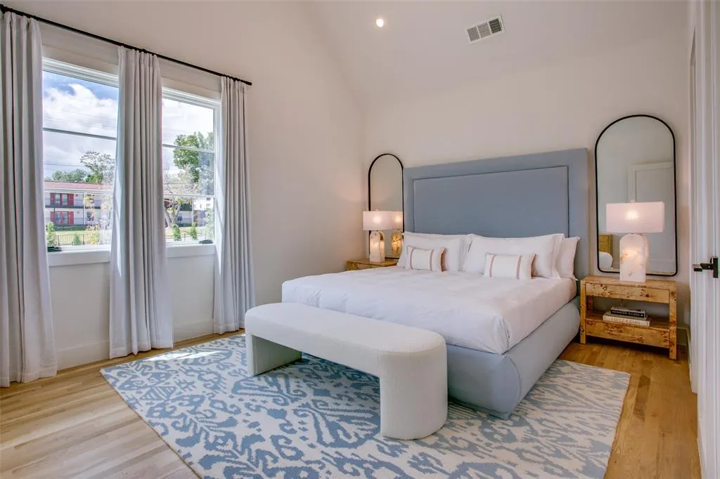 7207 Gaston Avenue, #1005