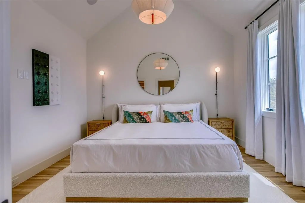 7207 Gaston Avenue, #1005