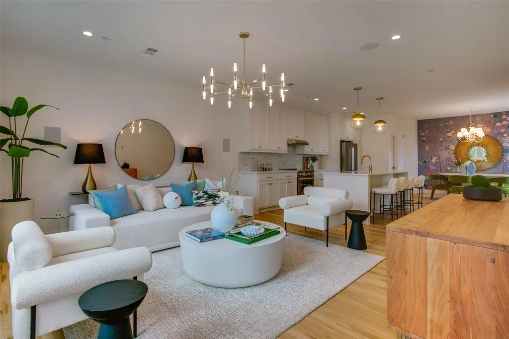 7207 Gaston Avenue, #1005