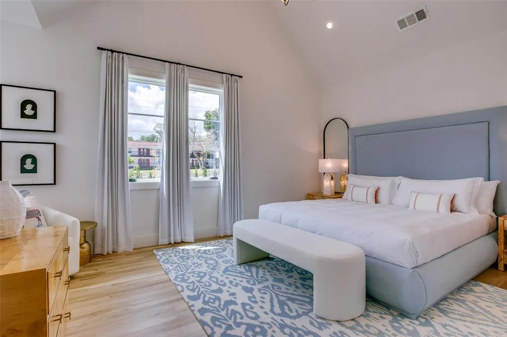 7207 Gaston Avenue, #1005
