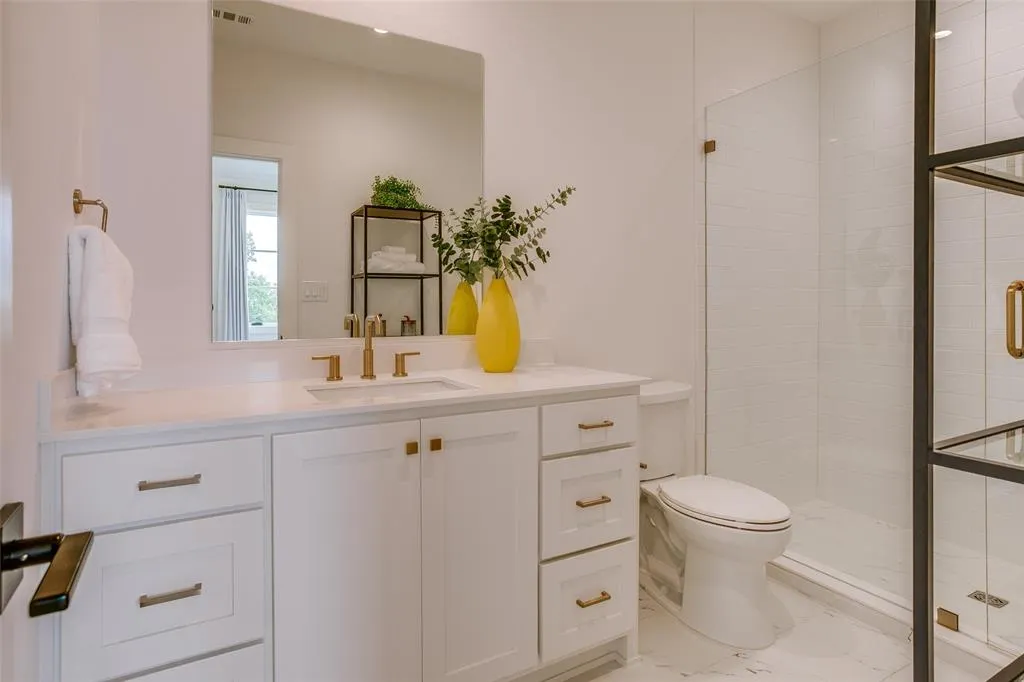 7207 Gaston Avenue, #1005