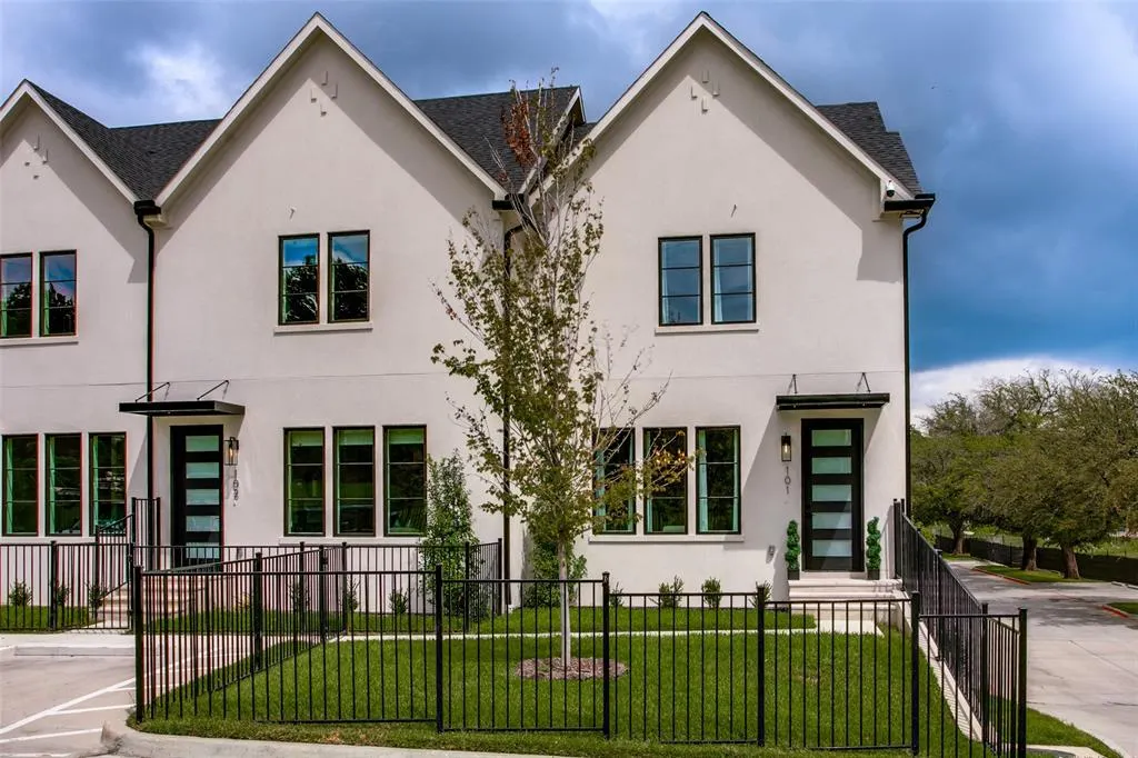 7207 Gaston Avenue, #1005