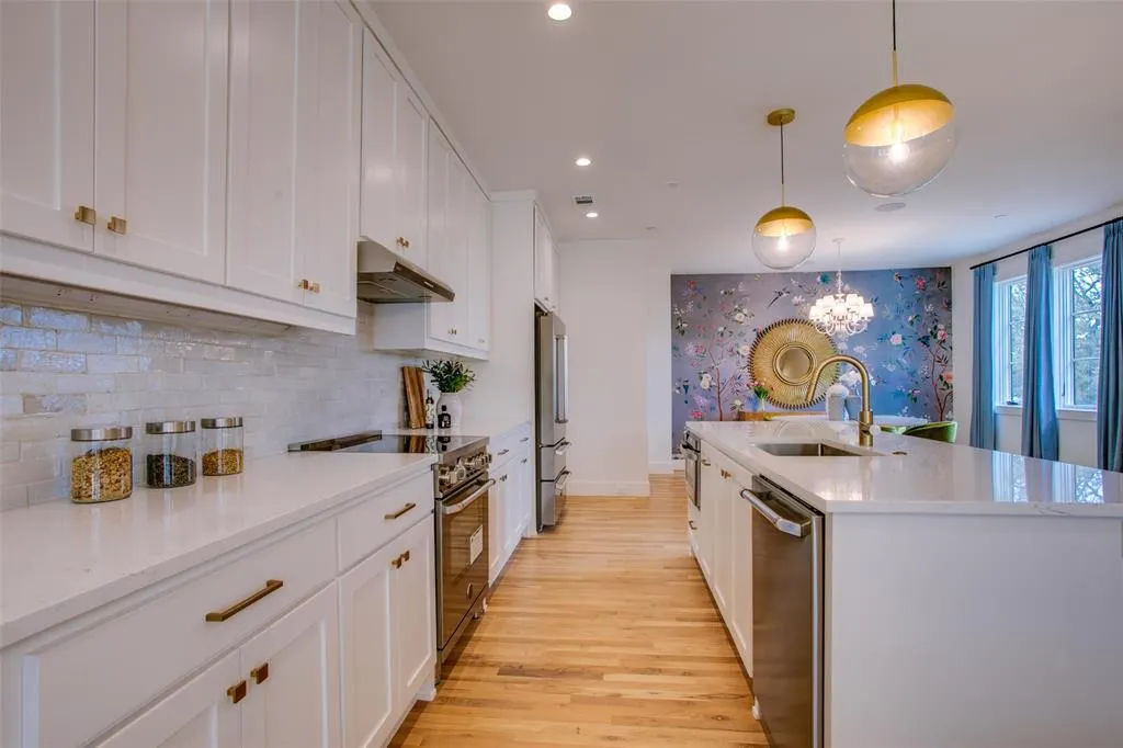 7207 Gaston Avenue, #1005